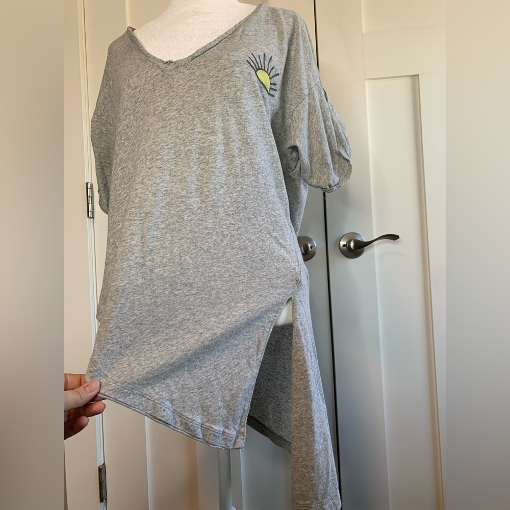 Free People Gray Short Sleeve Tee With Embroidered detail size XS - Picture 4 of 13